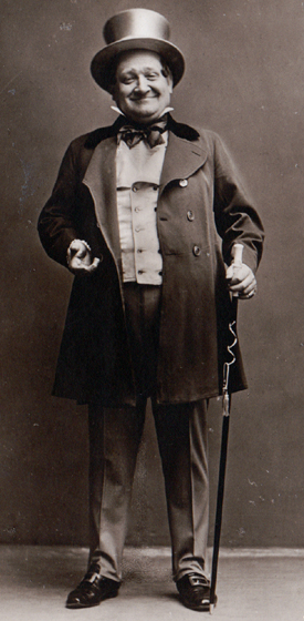 Sepia postcard photograph of Franz Glawatsch (in costume for Das Dreim�delhaus)